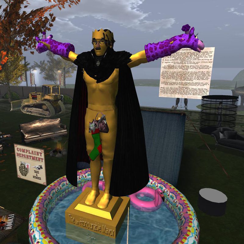 Gold statue of Garth in the Courtyard